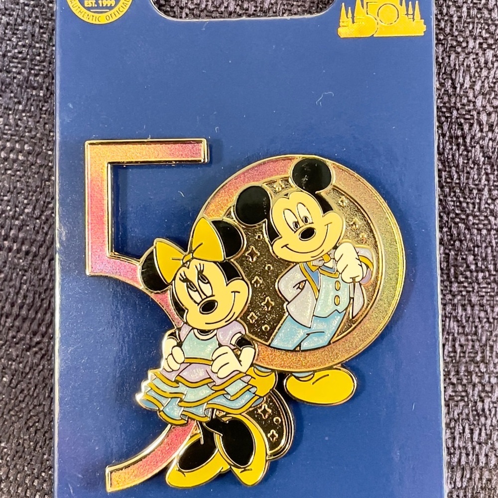 NEW Walt Disney World 50th Anniversary Pin Mickey and Minnie Gold Castle Parks